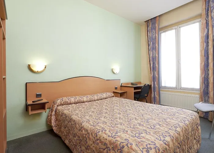 Hotel Ferney Republique Parijs